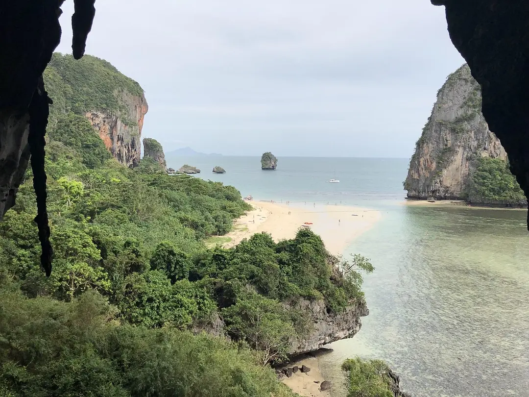 Krabi-Traveling in Thailand: Rock climbing in Krabi, a town with a European feel