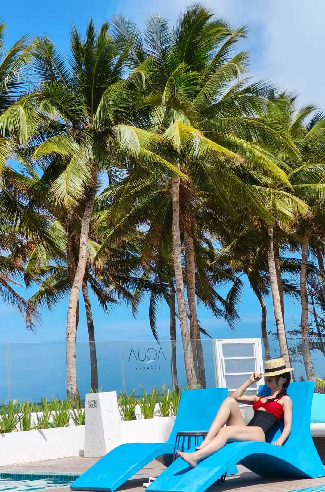 Boracay-Aqua Hotel in Boracay has a private beach and few people