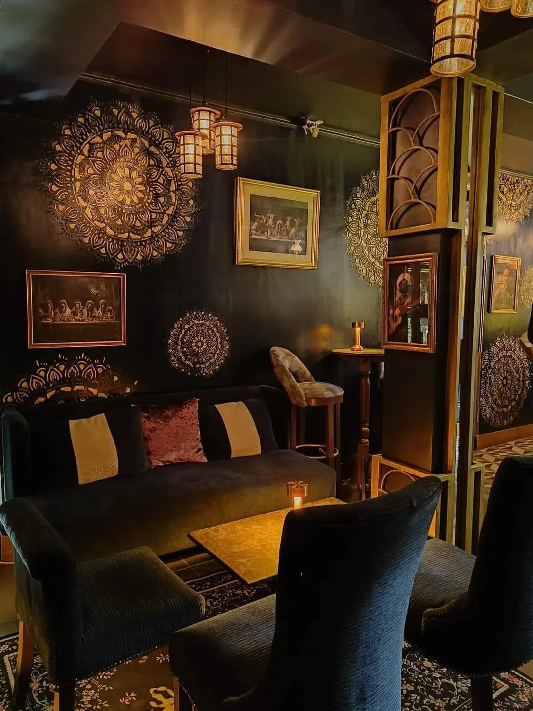 Boracay-Boracay's mysterious closet bar is hidden in a restaurant closet