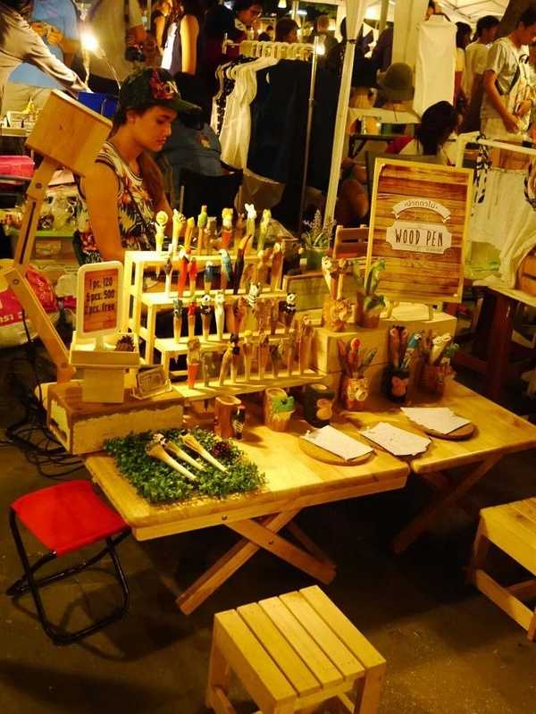 Hua Hin-The train to Hua Hin in July may be the most artistic market in Thailand