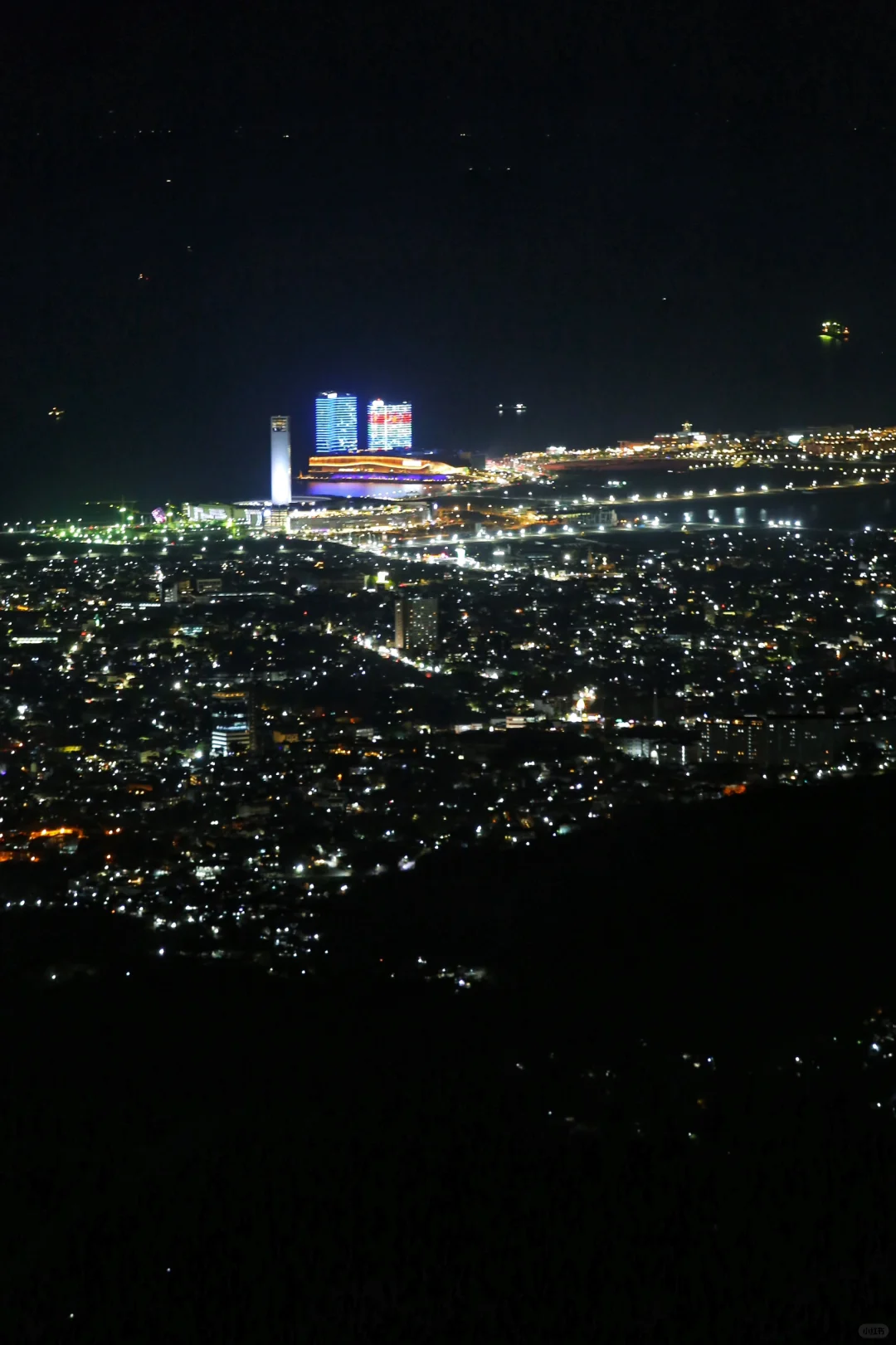 Cebu-Night view of TOPS CEBU mountaintop in Cebu🌃, Philippines, playing music and dancing