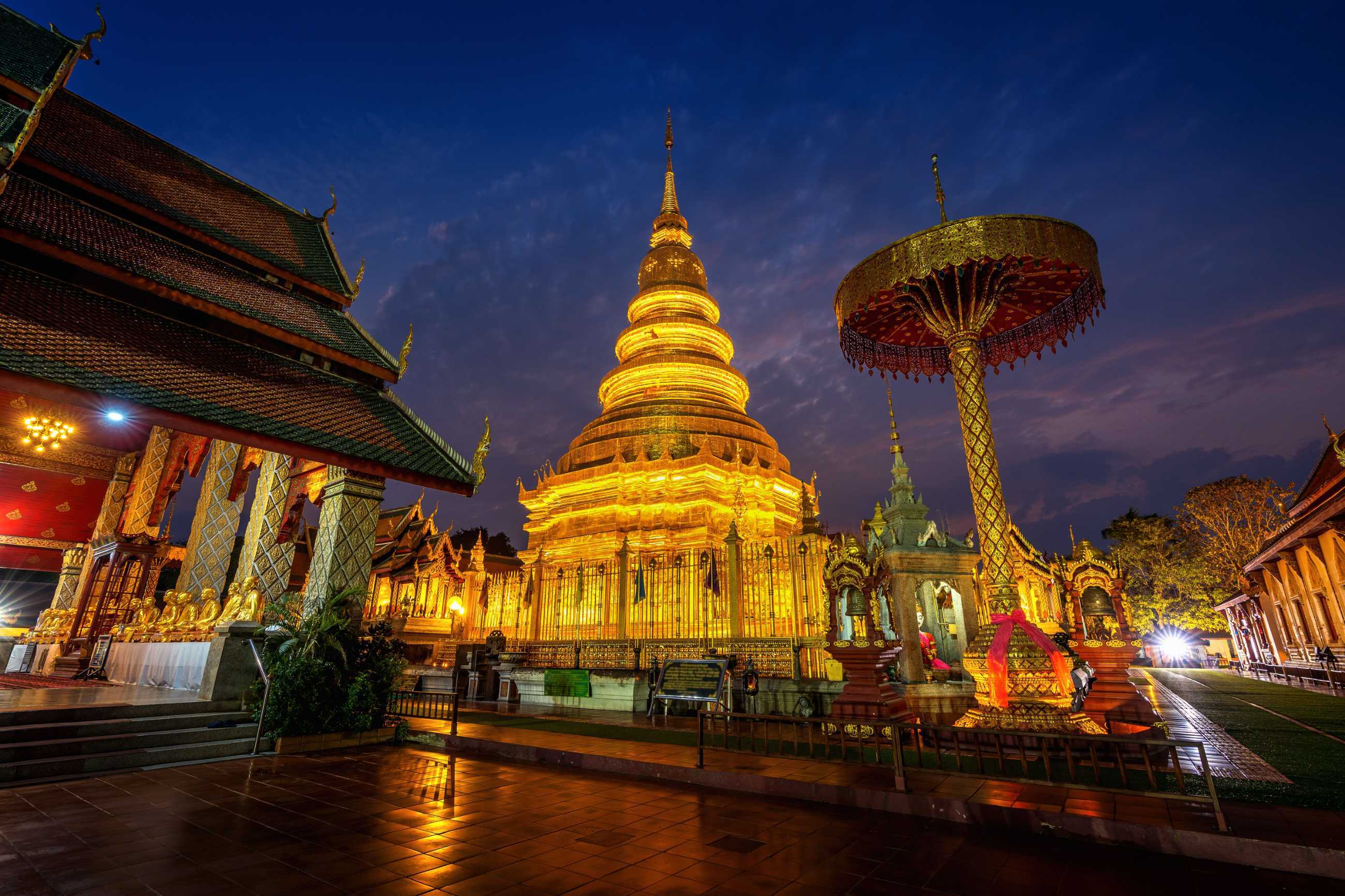 Chiang Mai-Phra That Hariphunchai Woramahawihan, the Buddhist center of the northern region