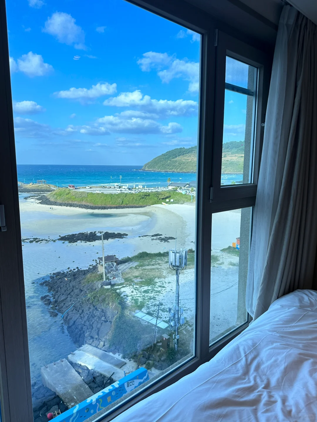 Busan/Jeju-Saint Beach Hotel, enjoy the beautiful sea from the floor-to-ceiling windows