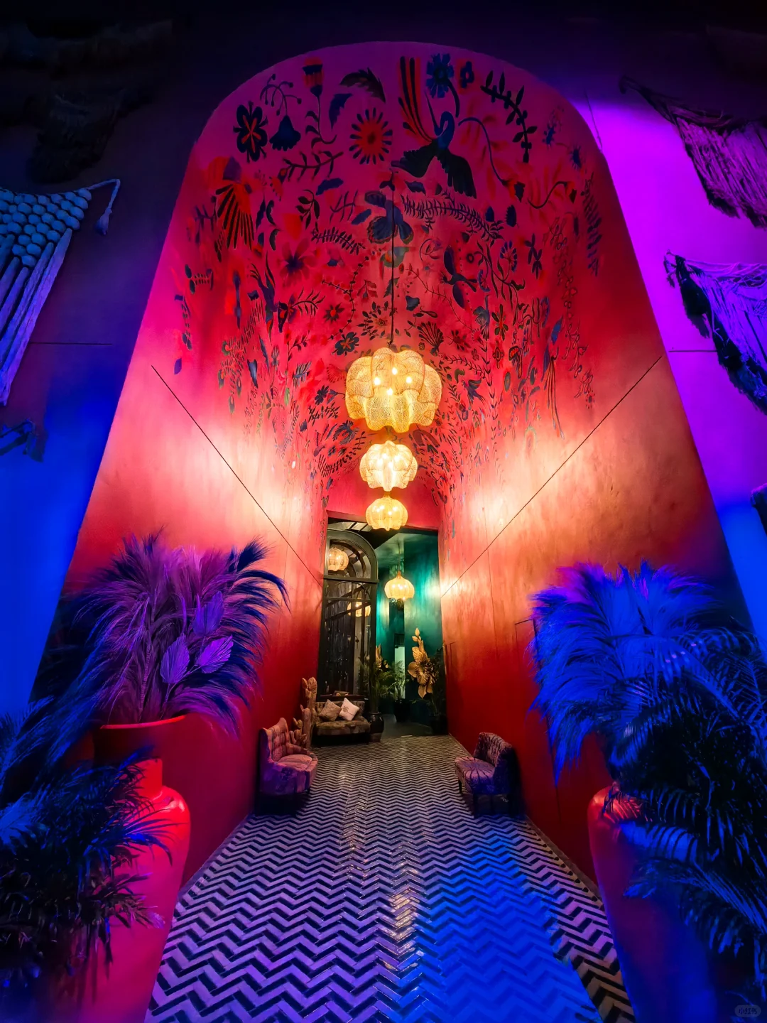 Bangkok-Tribe Sky Beach Club, the trendiest bar in Bangkok, only costs 100 Thai baht a night!