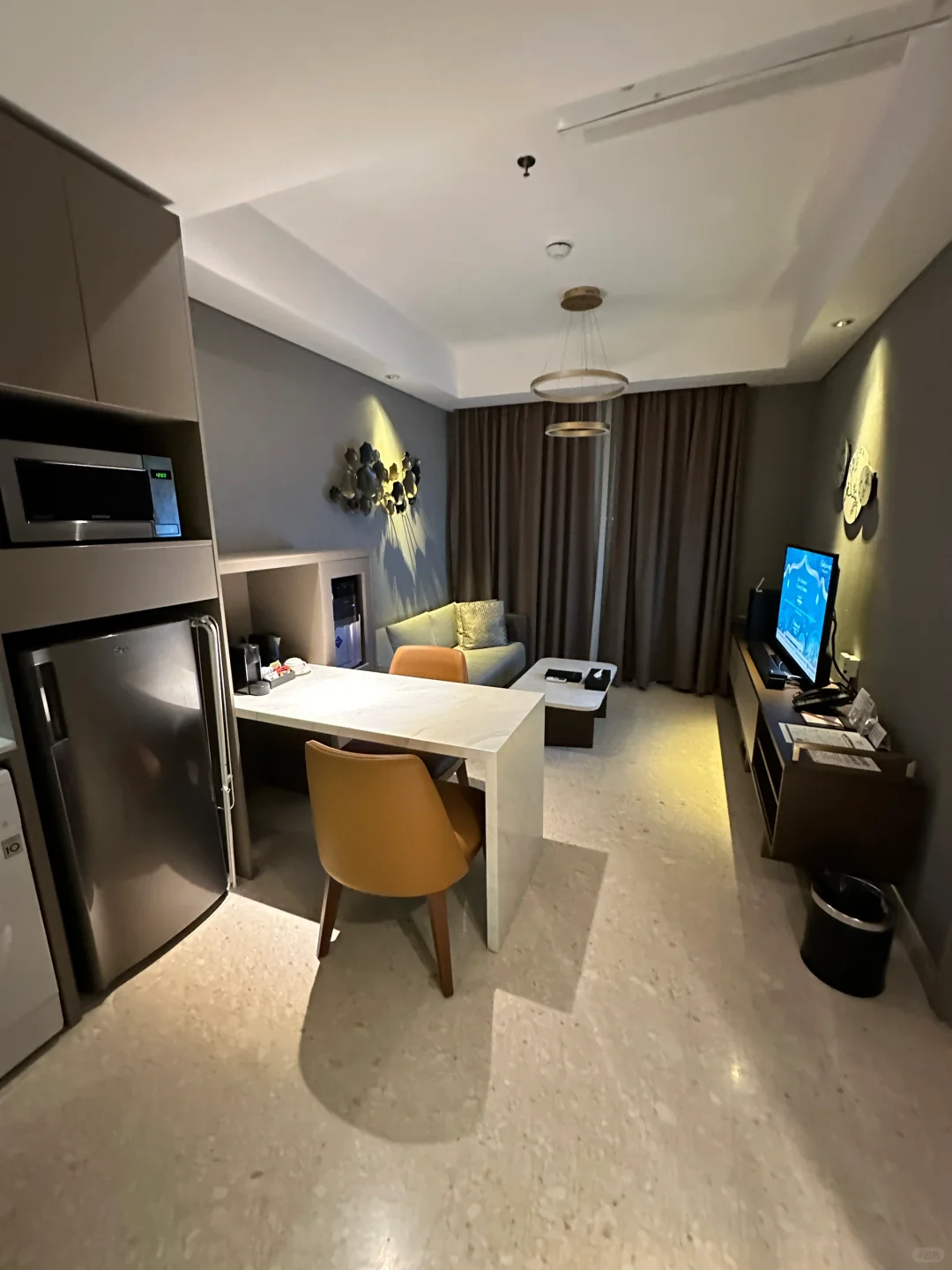 Jakarta-Pik Oakwood Apartment in Jakarta, located in Pik Gold Coast, with washing machine in the room