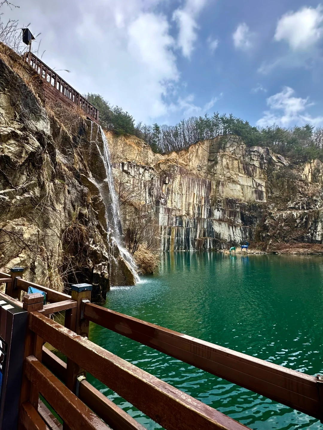 Seoul-Pocheon Art Valley in Seoul, a granite cliff that is as steep as a folding screen