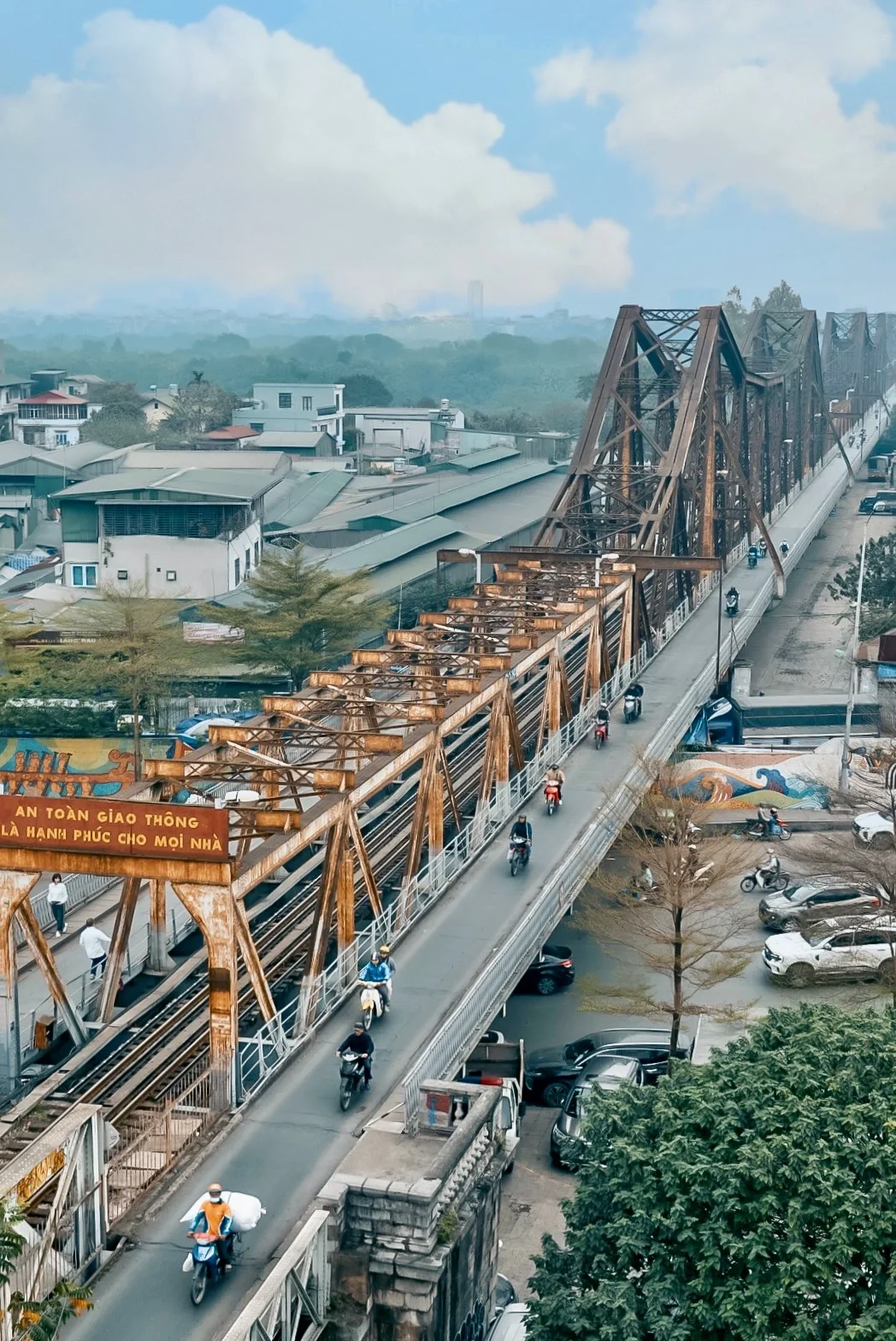 Hanoi-Hanoi must come here to take pictures of the century-old Long Bien Bridge