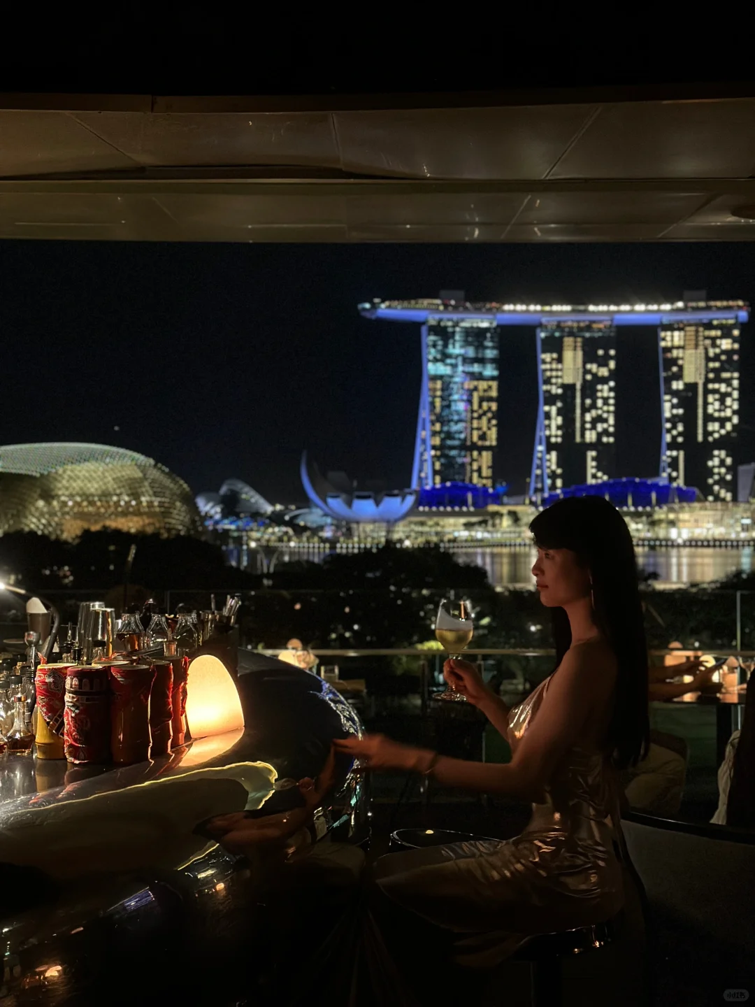 Singapore-The night view of smoke & mirrors bar facing marina bay is so beautiful