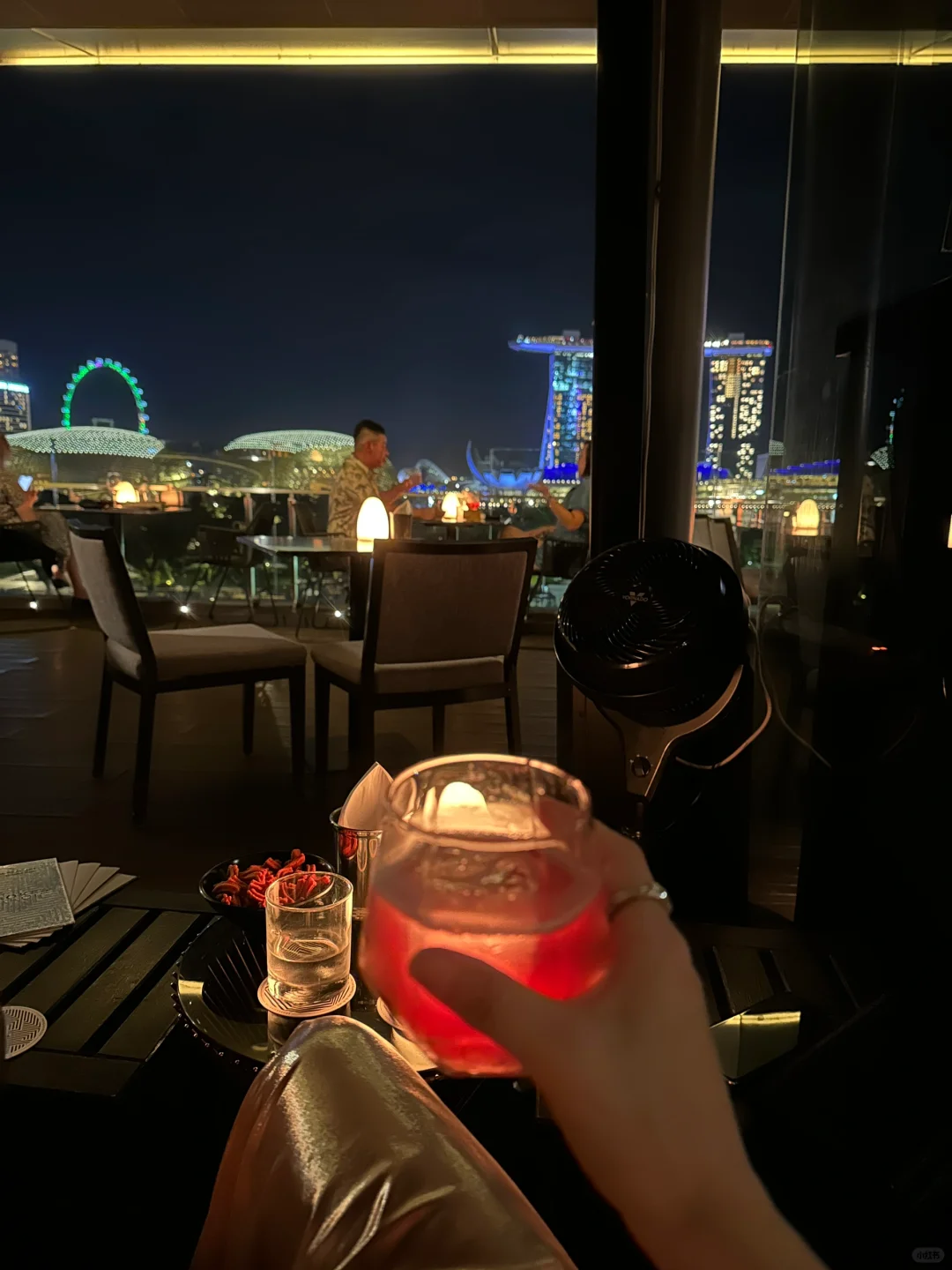 Singapore-The night view of smoke & mirrors bar facing marina bay is so beautiful