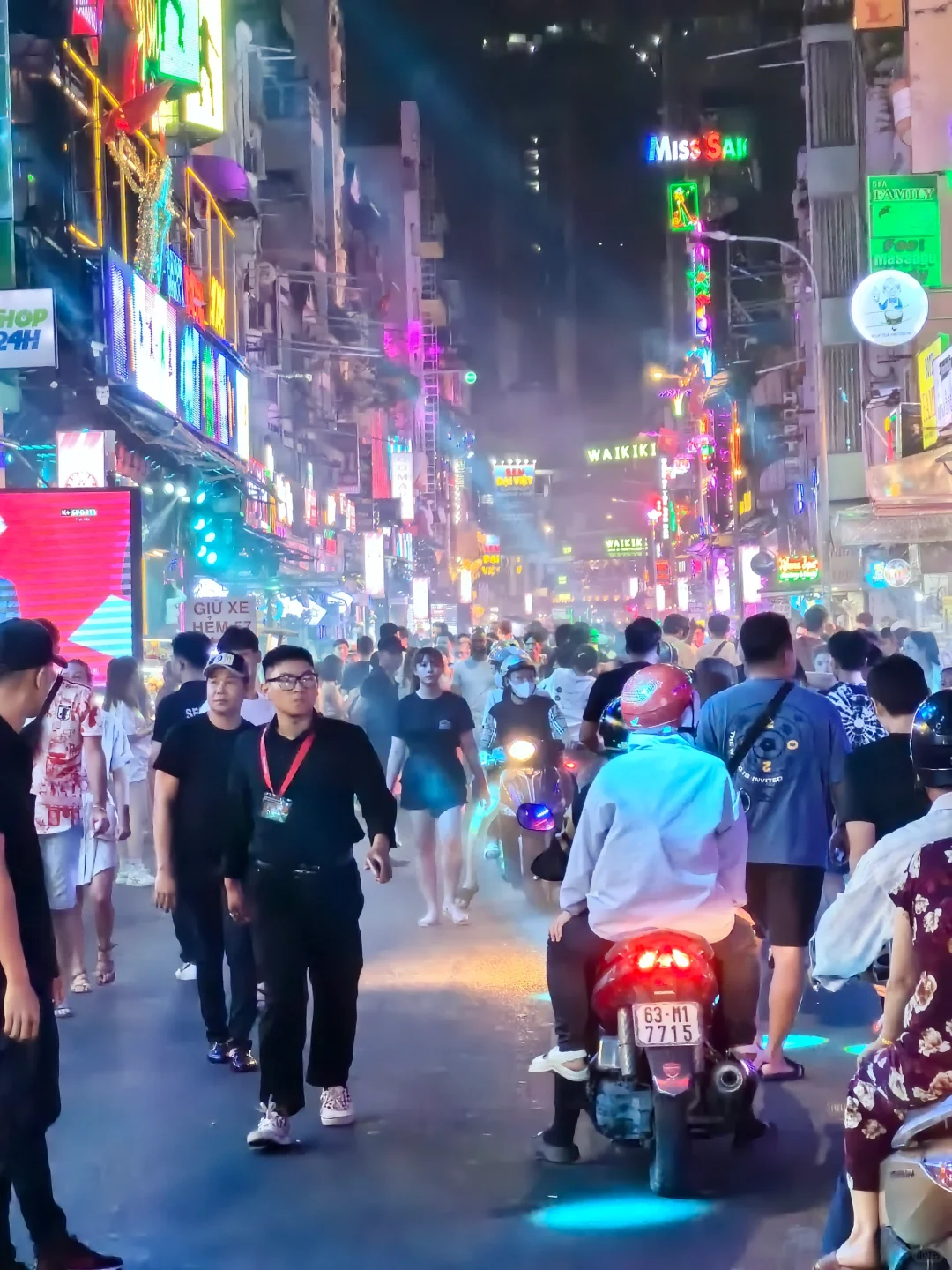 Ho Chi Minh-A complete guide to where to go for night activities in Ho Chi Minh Night Market