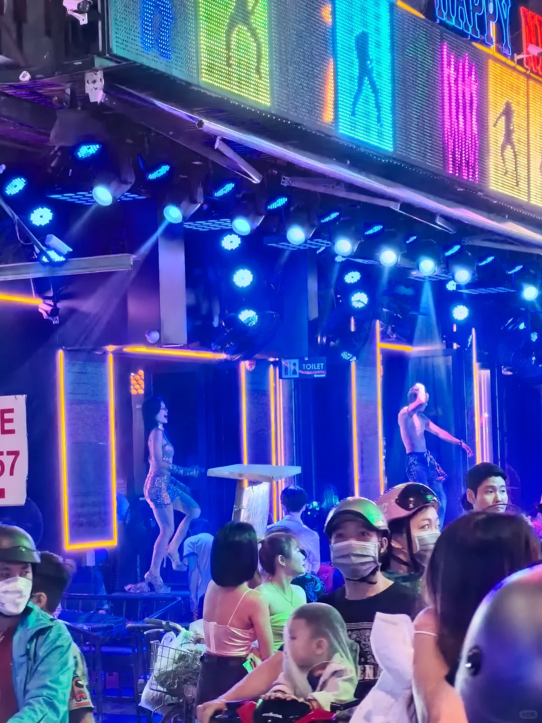 Ho Chi Minh-A complete guide to where to go for night activities in Ho Chi Minh Night Market