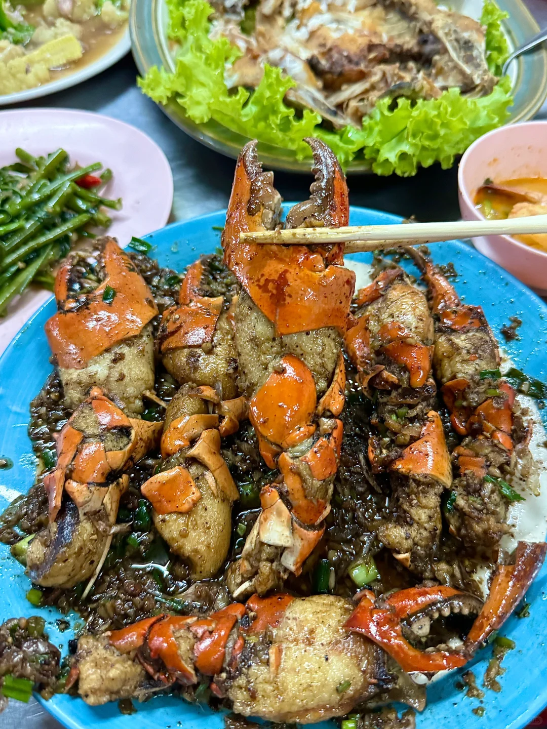 Chiang Mai-Lerd Rote Tai Rom Ma, fried crab claws with black pepper is very delicious