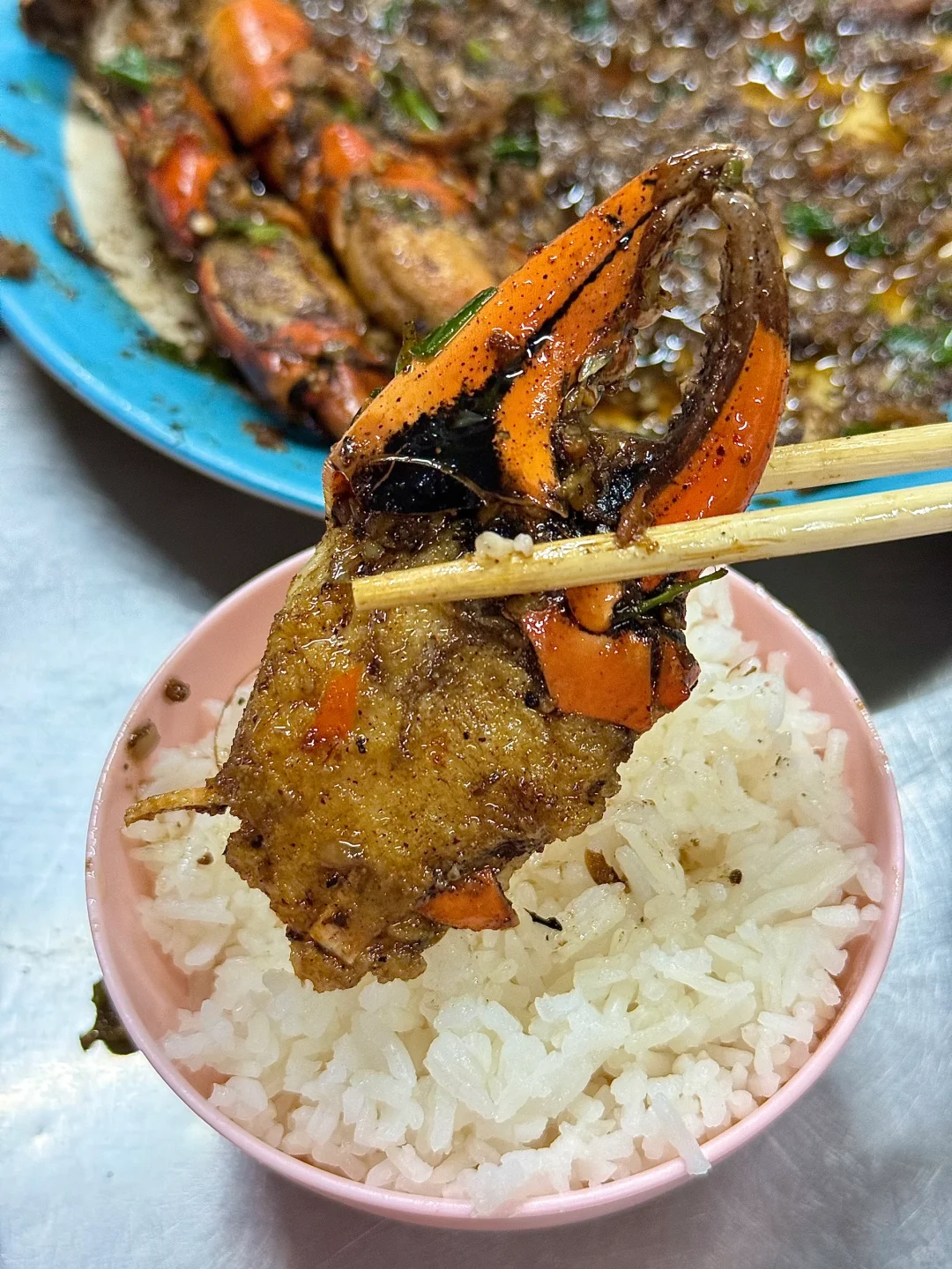 Chiang Mai-Lerd Rote Tai Rom Ma, fried crab claws with black pepper is very delicious