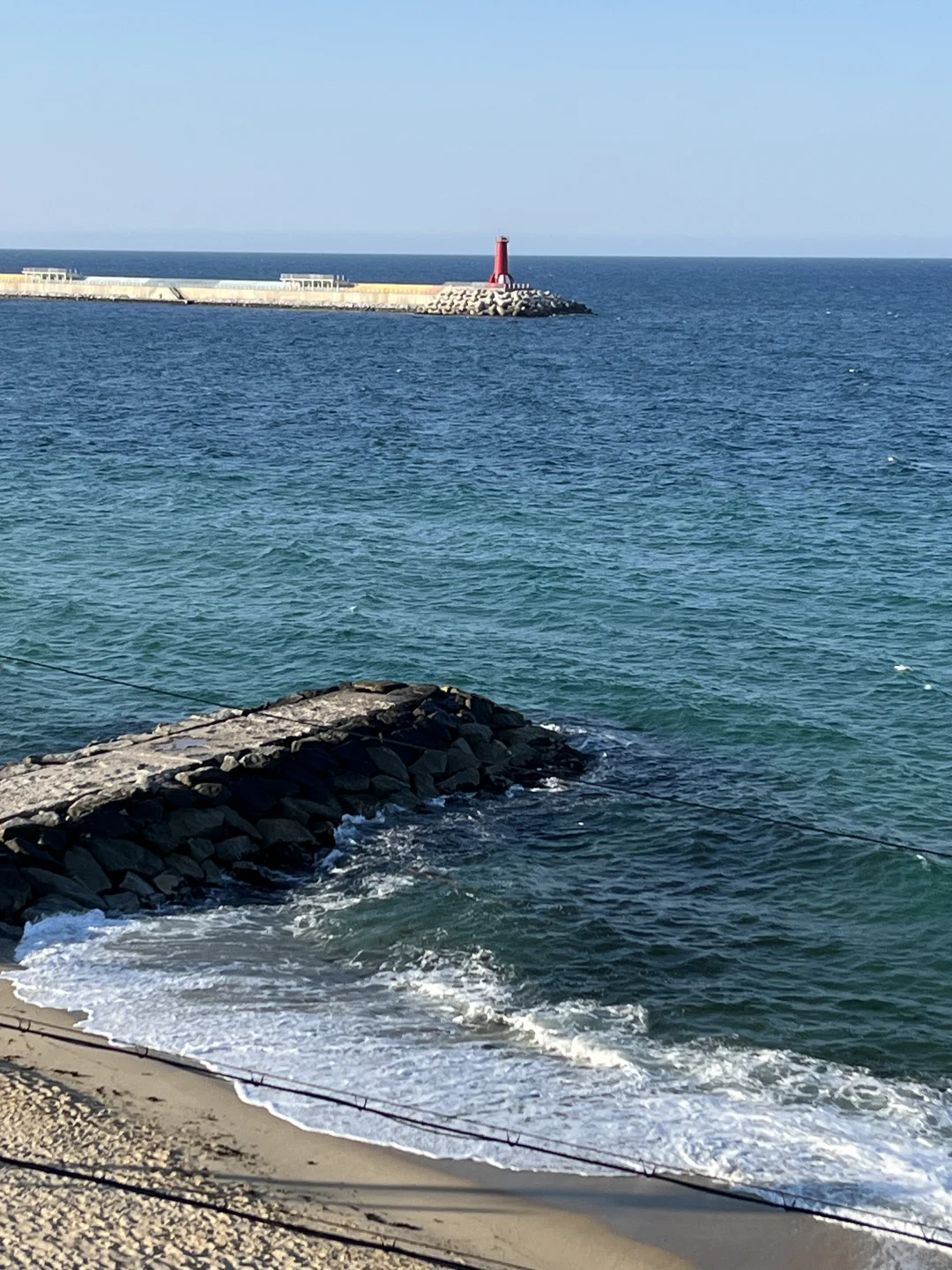 Seoul-I saw the beautiful jelly sea in Gangneung. It was the first time I saw such a beautiful sea.