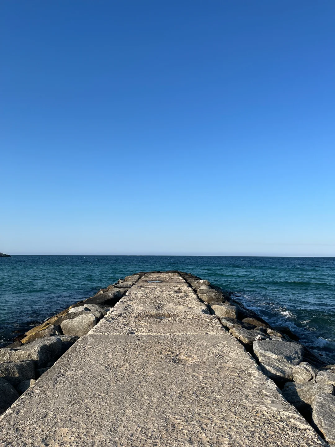 Seoul-I saw the beautiful jelly sea in Gangneung. It was the first time I saw such a beautiful sea.