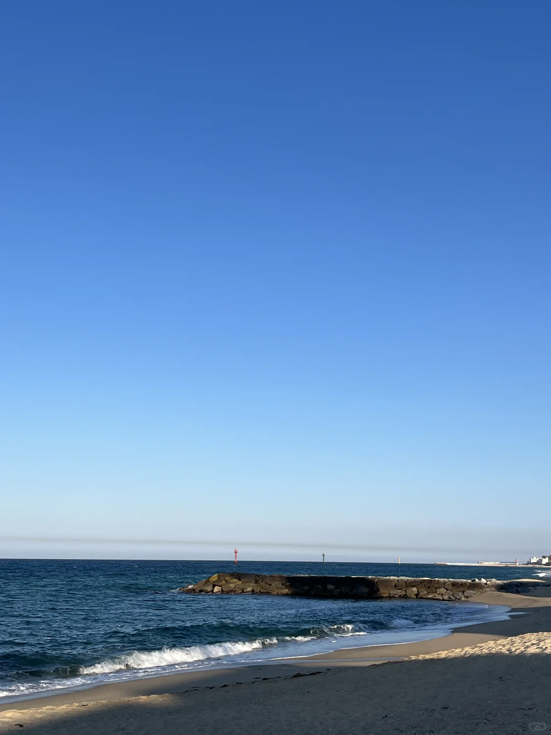 Seoul-I saw the beautiful jelly sea in Gangneung. It was the first time I saw such a beautiful sea.