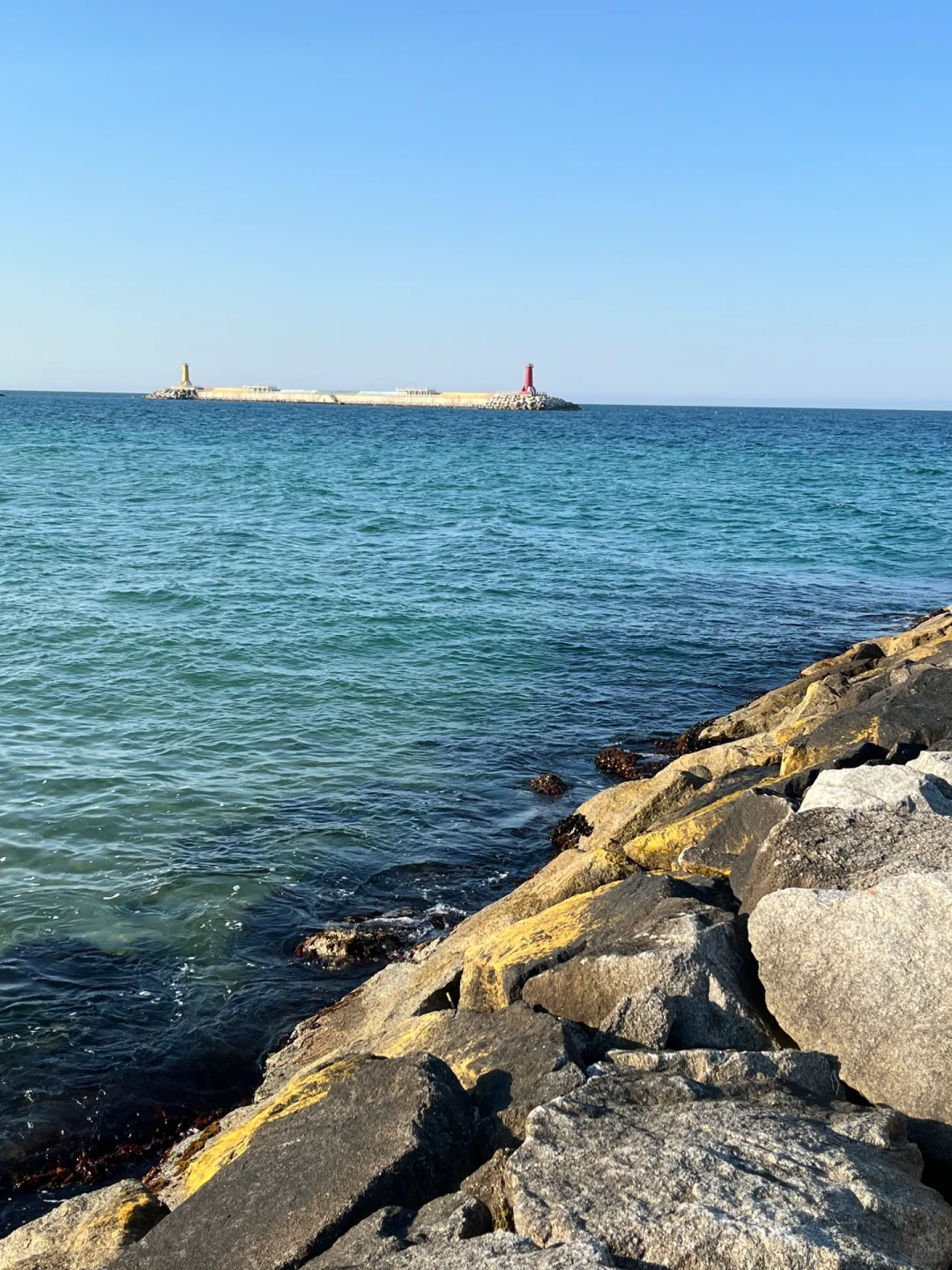 Seoul-I saw the beautiful jelly sea in Gangneung. It was the first time I saw such a beautiful sea.