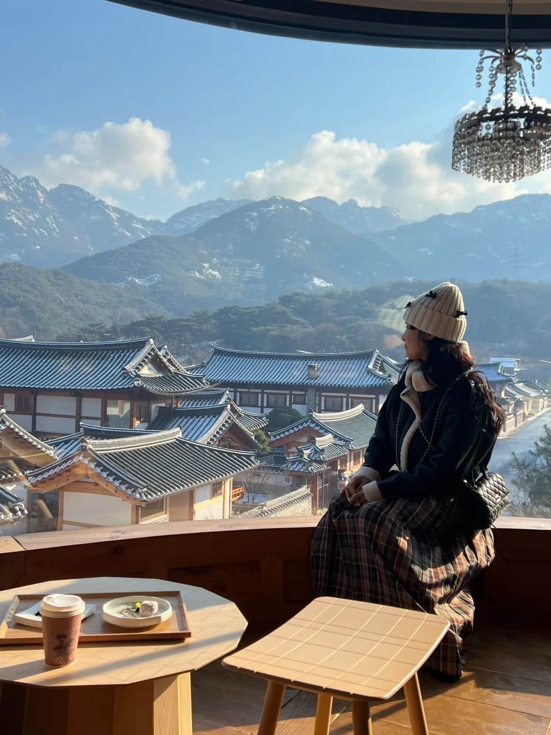 Seoul-One-person-one-room cafe in Seoul with a view of the mountains