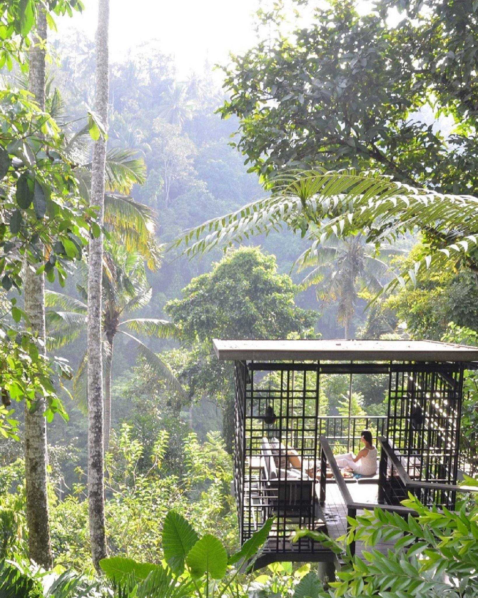 Bali-Café Gazebo Hotel Restaurant, enjoy breakfast in the sky pavilion under the morning sun