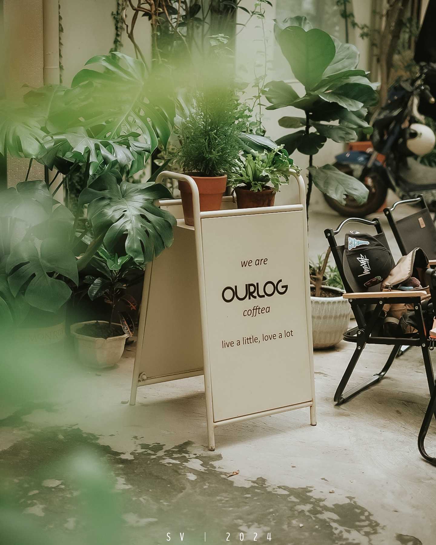 Hanoi-Ourlog Cofftea Cafe, my soul mate in Hanoi, cozy atmosphere