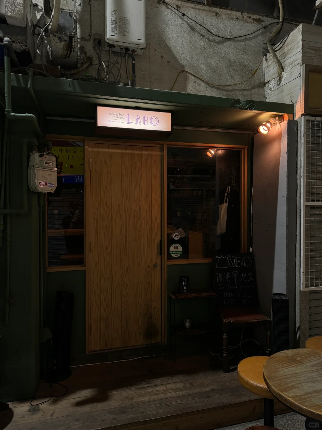 Okinawa-Labo Bar, a mini bar hidden in a market alley in Okinawa