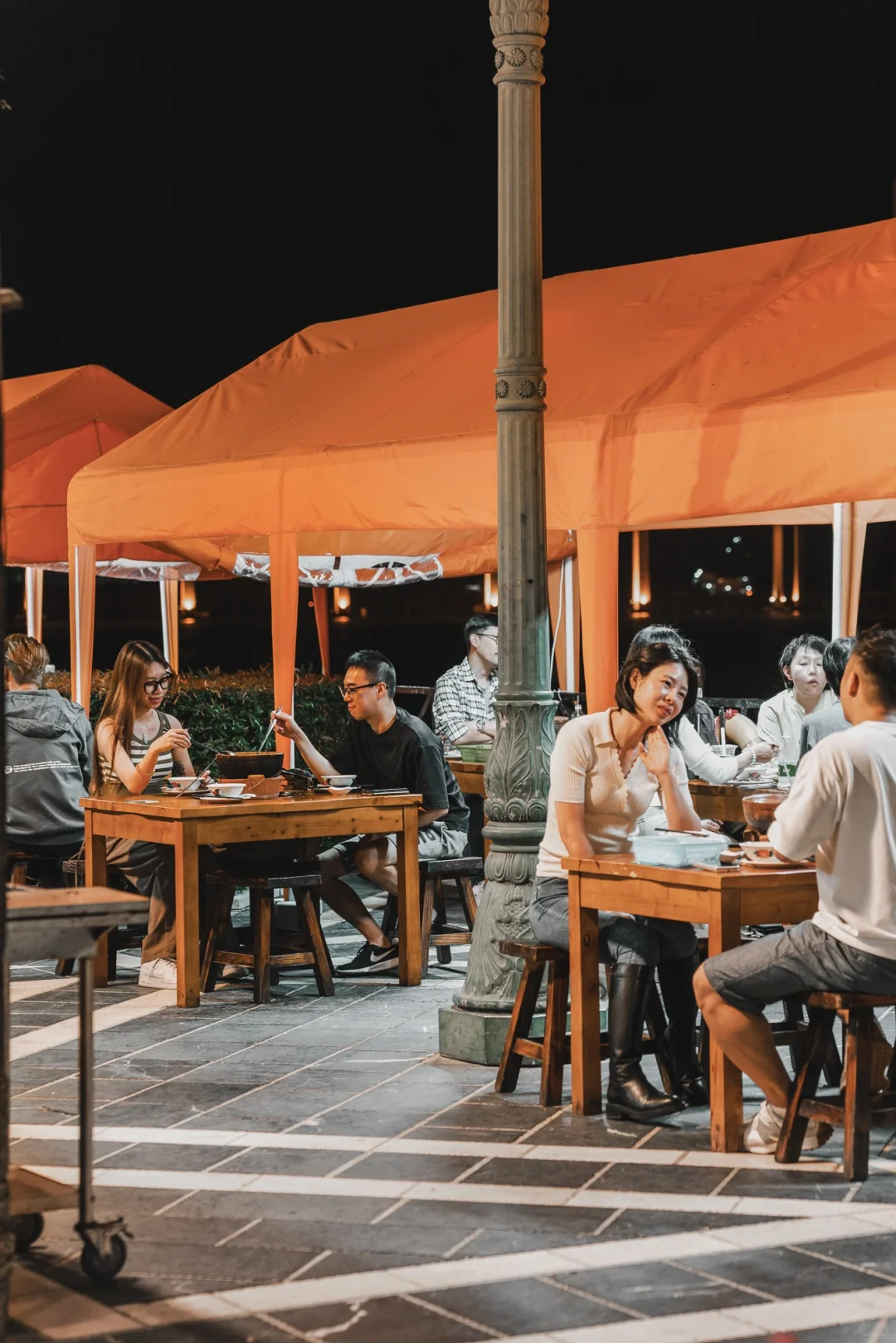 Macao-Macau Fisherman’s Wharf Qiangji Hot Pot uses traditional charcoal stove hot pot