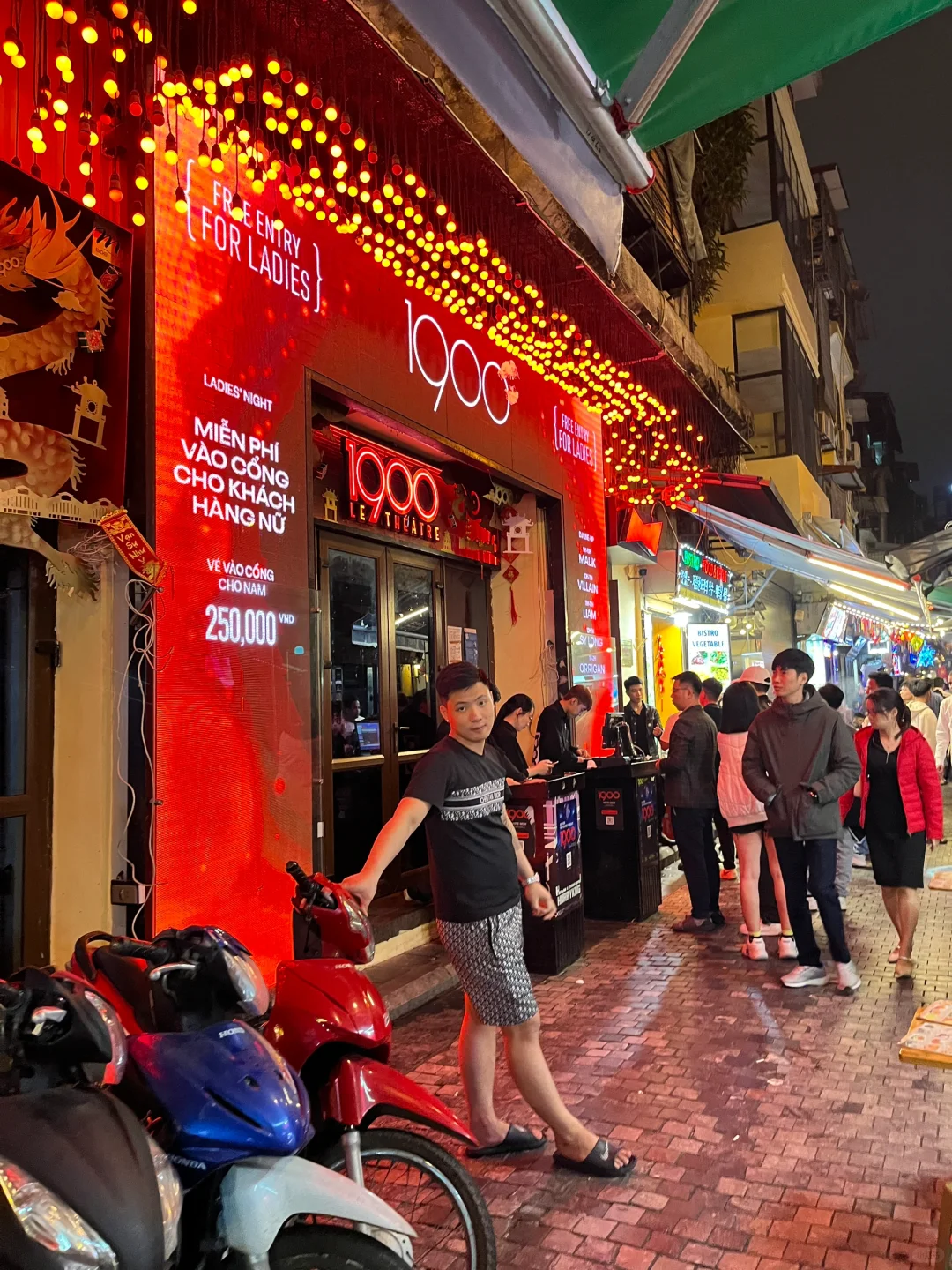 Hanoi-A must-go place in Hanoi to have a drink at Bia boi corner bar street