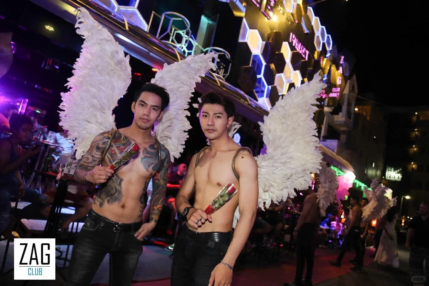 Phuket-ZAG CLUB, a long-established gay bar in Phuket, the outdoor performance starts at 10pm