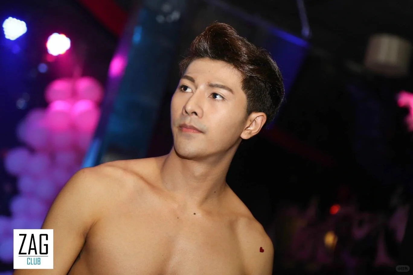 Phuket-ZAG CLUB, a long-established gay bar in Phuket, the outdoor performance starts at 10pm