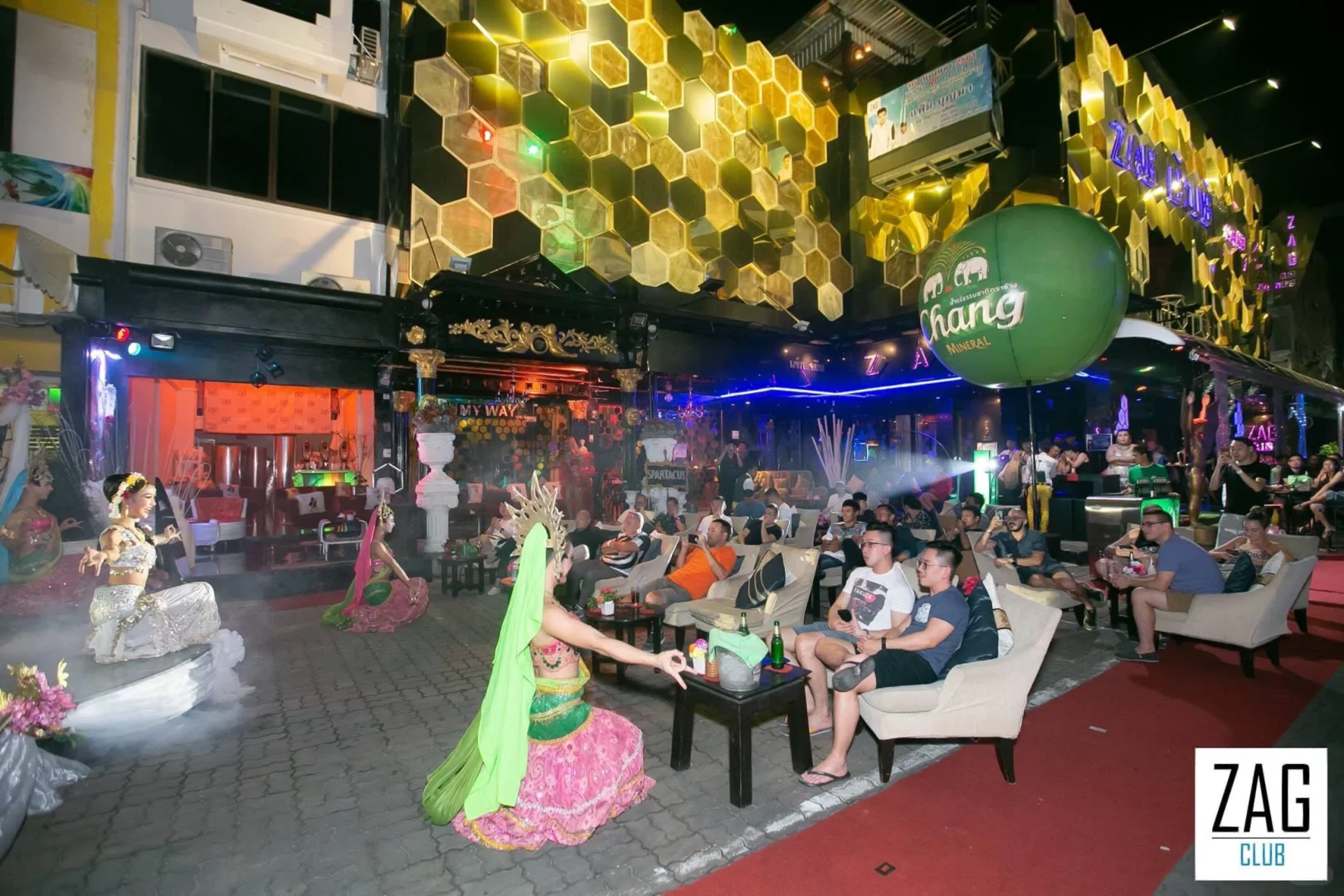 Phuket-ZAG CLUB, a long-established gay bar in Phuket, the outdoor performance starts at 10pm