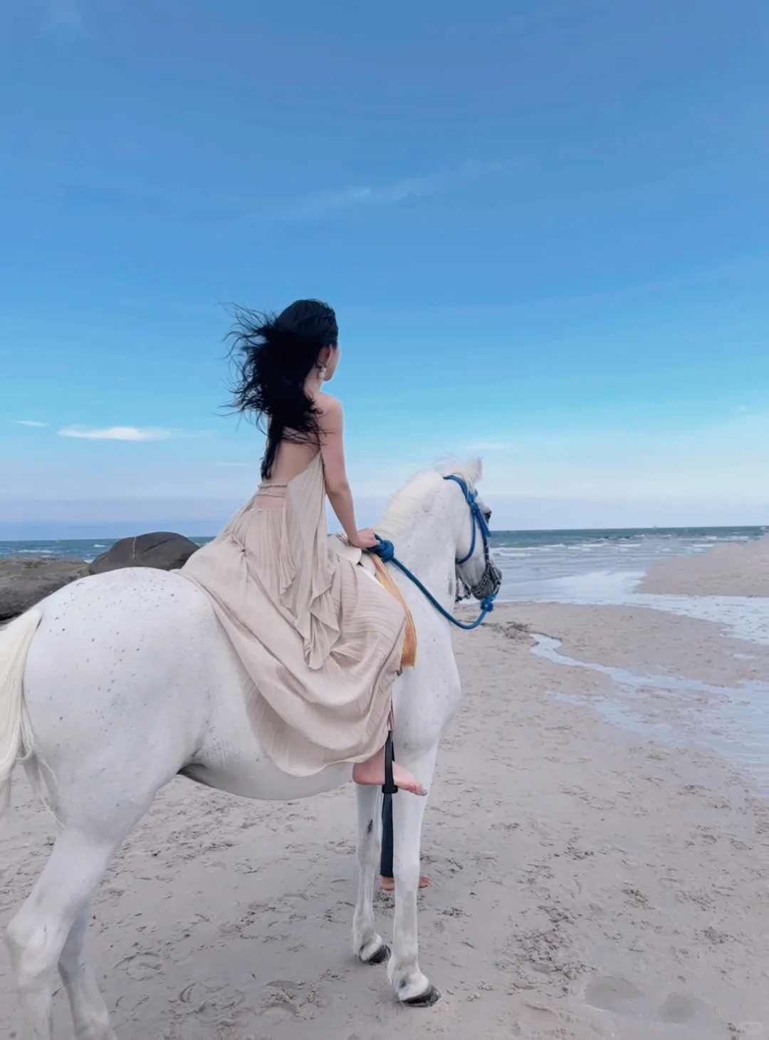 Hua Hin-Girls riding horses on Hua Hin Beach, must choose tall white