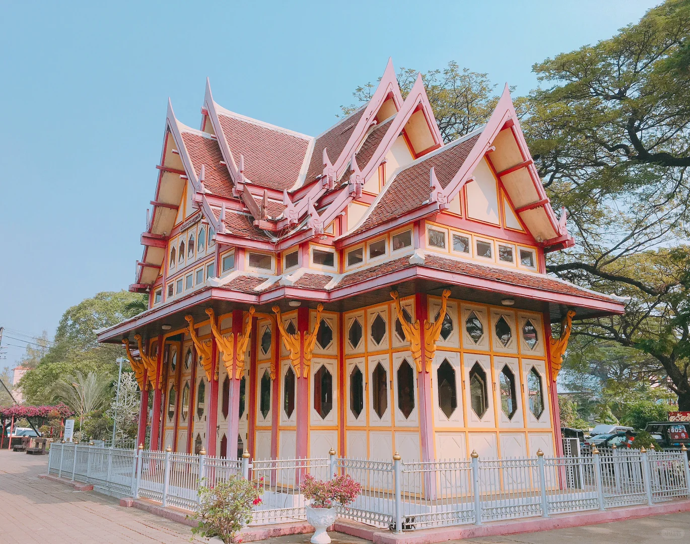 Hua Hin-Hua Hin, the place where the Thai royal family vacations, is across the sea from Pattaya