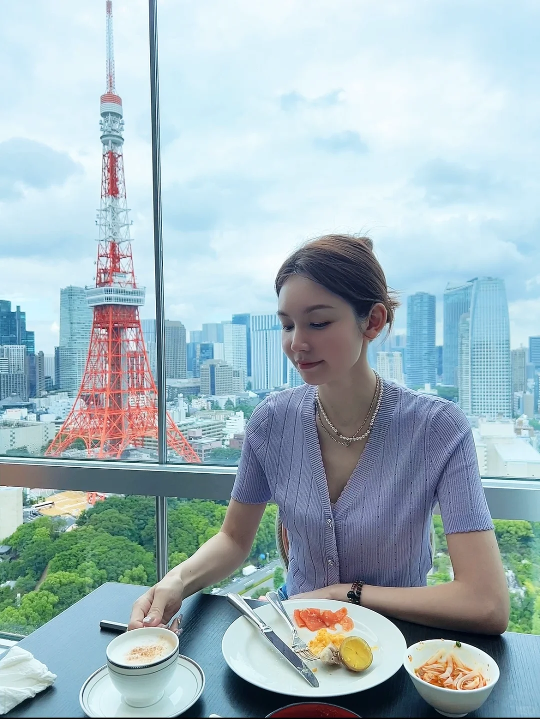 Tokyo-The prince park tower tokyo hotel, free use of all drinks in the lounge on the 32nd floor