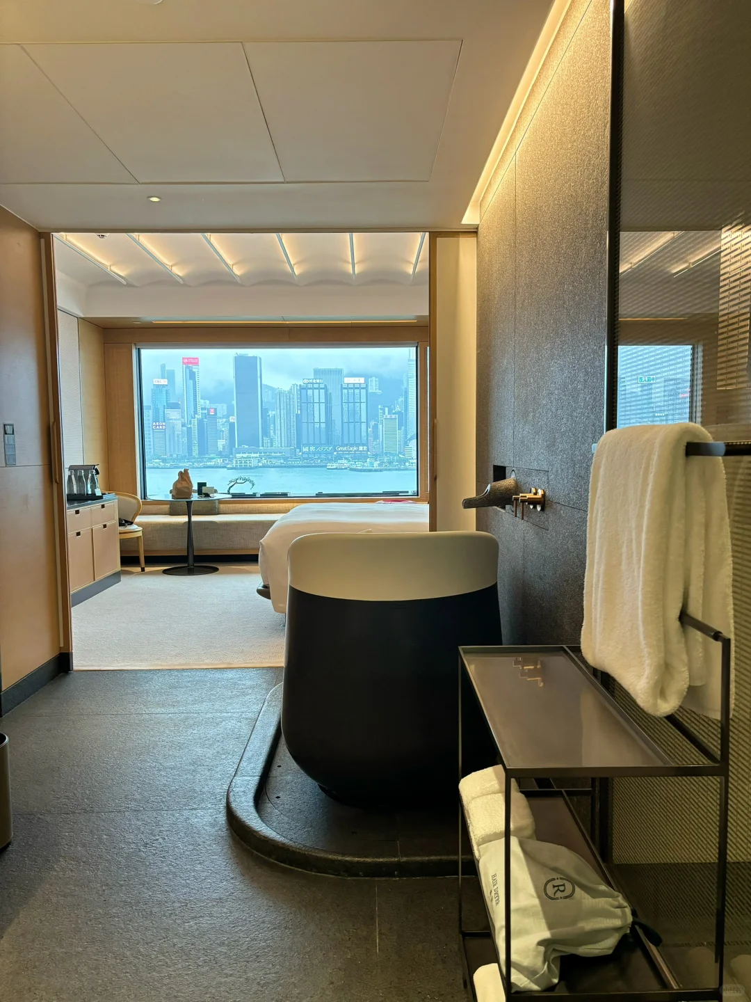 Hong kong-The Regent Hotel, Hong Kong, I am more and more obsessed with sea view hotels