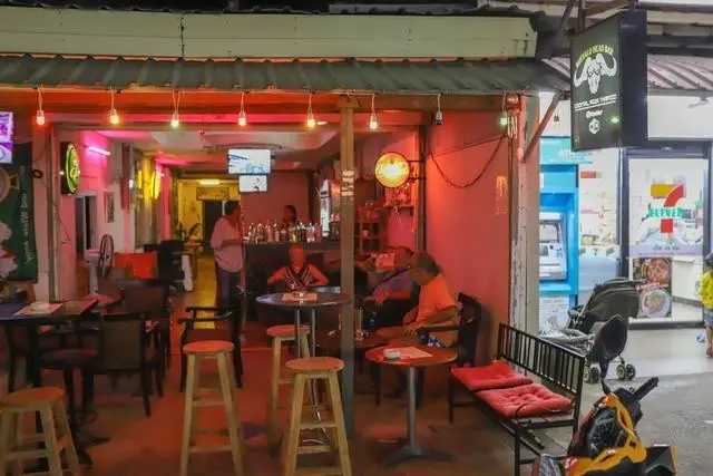 Krabi-Who says Krabi has no nightlife? Even the small island of Lanta is so lively