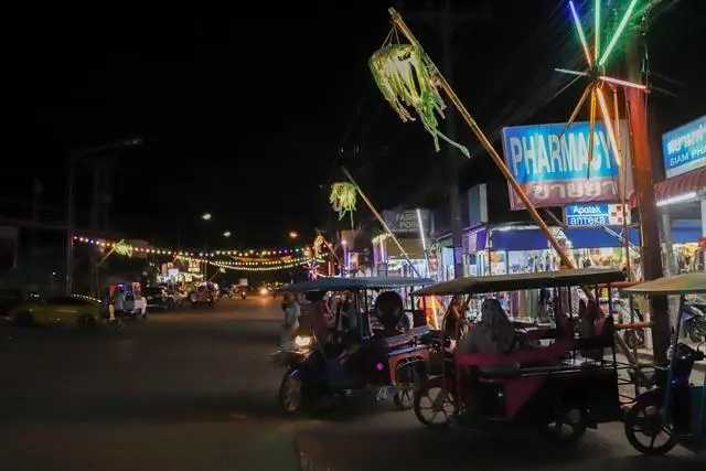 Krabi-Who says Krabi has no nightlife? Even the small island of Lanta is so lively