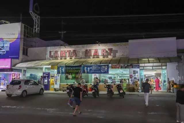 Krabi-Who says Krabi has no nightlife? Even the small island of Lanta is so lively