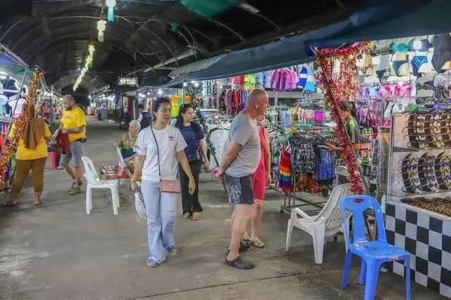 Krabi-Who says Krabi has no nightlife? Even the small island of Lanta is so lively