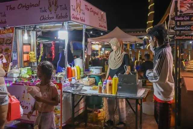 Krabi-Who says Krabi has no nightlife? Even the small island of Lanta is so lively