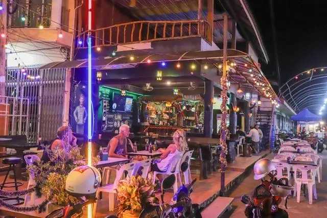 Krabi-Who says Krabi has no nightlife? Even the small island of Lanta is so lively