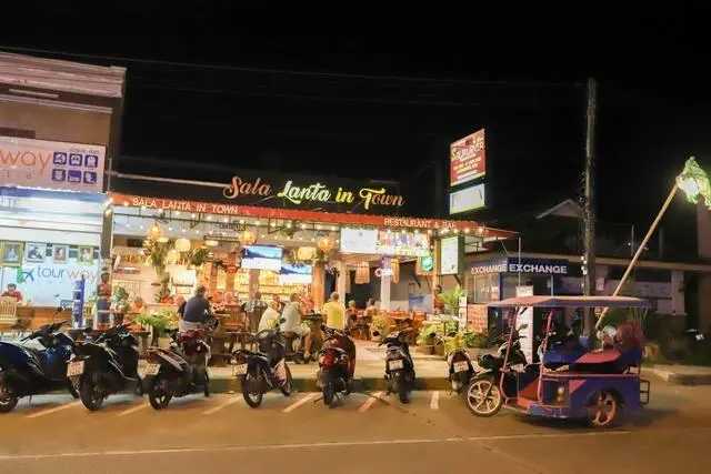 Krabi-Who says Krabi has no nightlife? Even the small island of Lanta is so lively