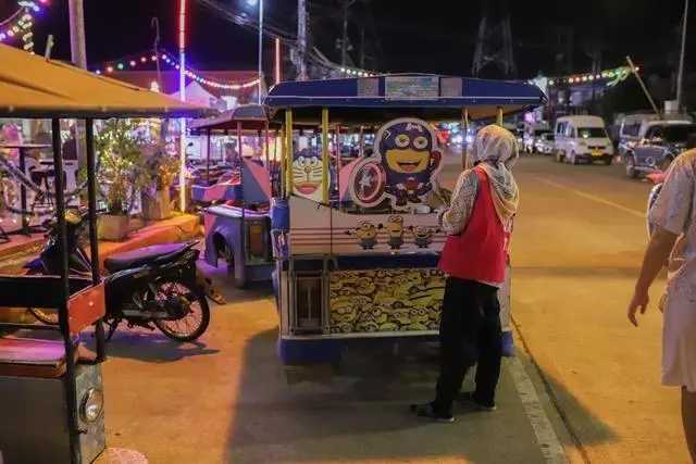 Krabi-Who says Krabi has no nightlife? Even the small island of Lanta is so lively