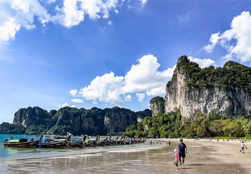 Krabi-Fun travel guide to Krabi, Thailand: island hopping, sea watching, and night market shopping