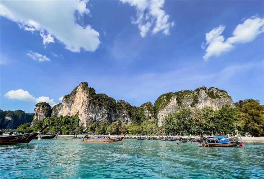 Krabi-Fun travel guide to Krabi, Thailand: island hopping, sea watching, and night market shopping