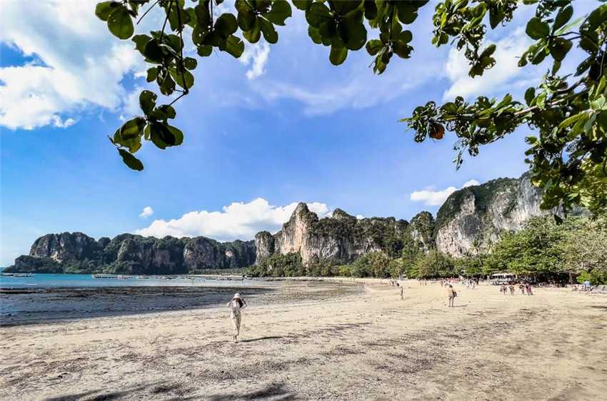 Krabi-Fun travel guide to Krabi, Thailand: island hopping, sea watching, and night market shopping