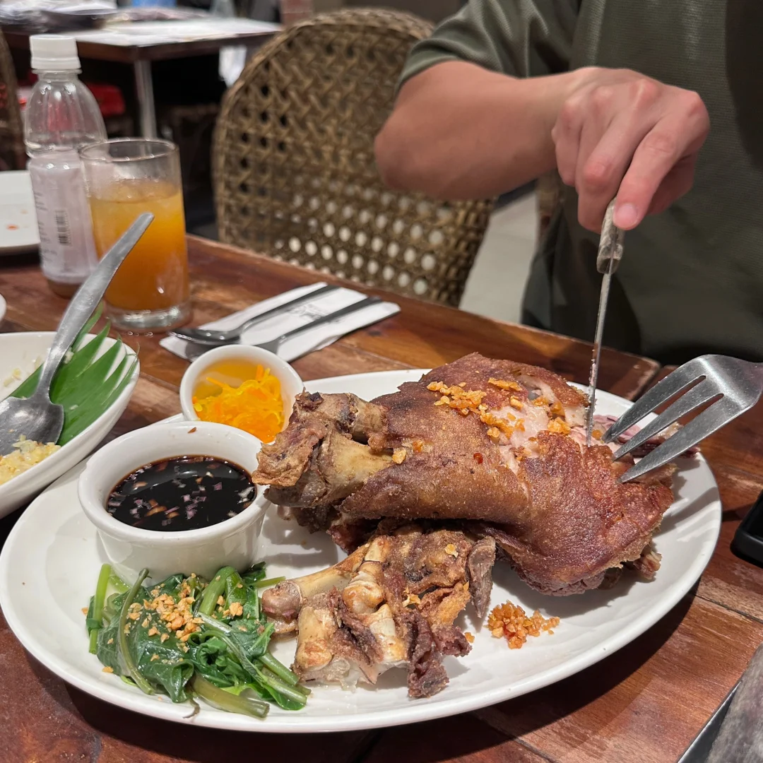 Boracay-Gerry's Grill restaurant in Boracay, a restaurant with a beautiful view in the center of the beach