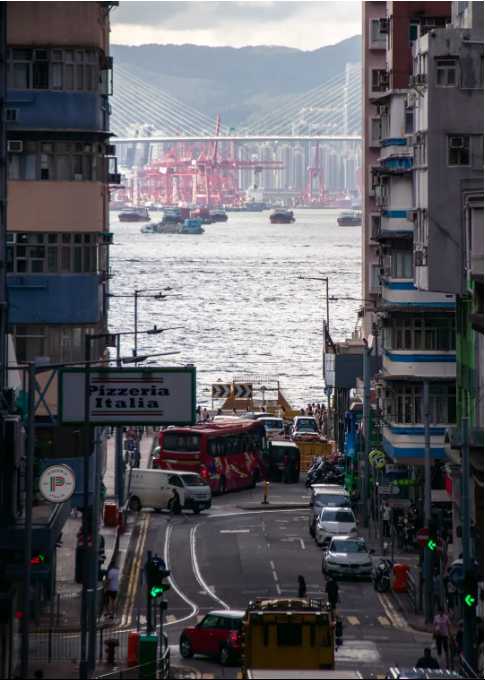 Hong kong-Charming Hong Kong, the Pearl of the Orient, combines the essence of Eastern and Western cultures