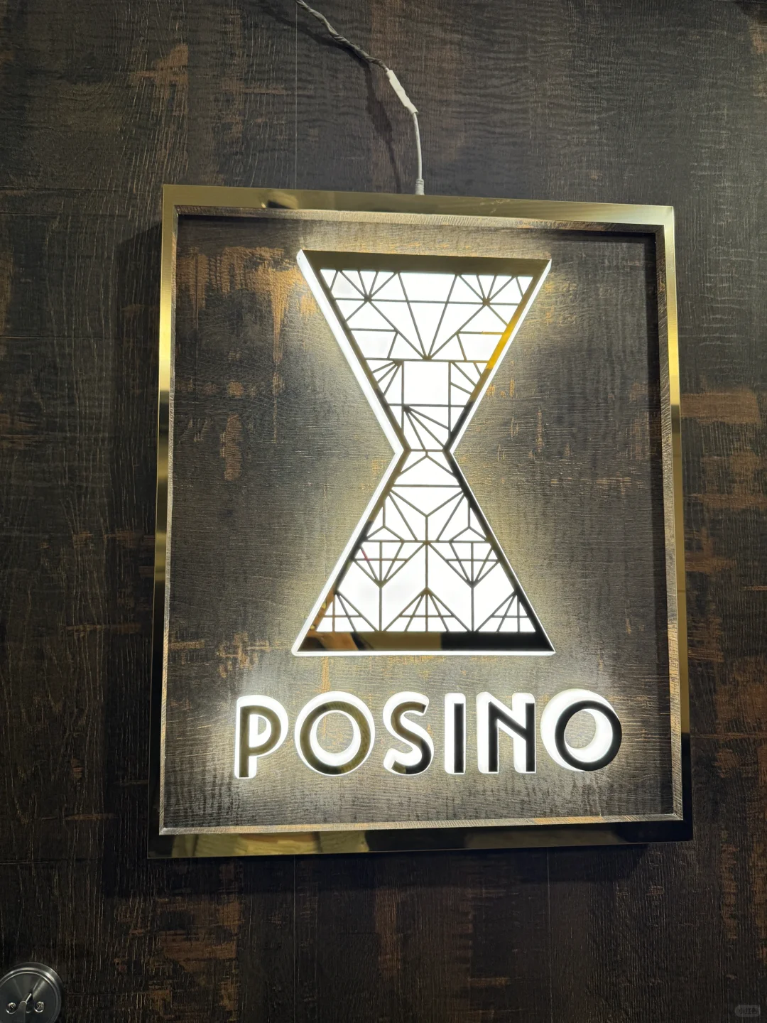 Taiwan-Posino Taipei Bar, drink and exchange chips. The more you drink, the more fun it is. ?Vegas style