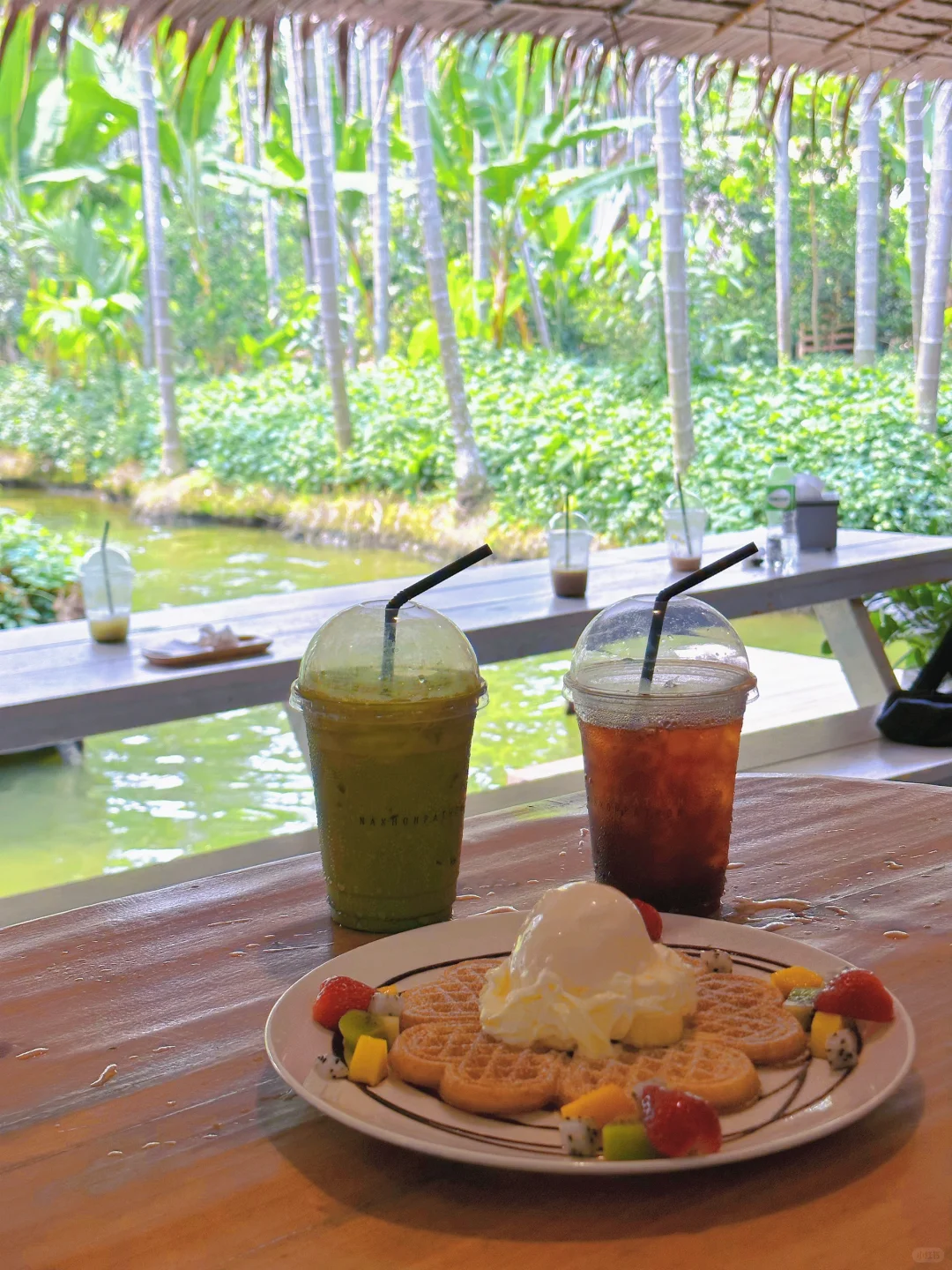 Bangkok-Noir Cafe and Hostel, a cup of coffee ☕️ and unlimited rainforest boating🚣