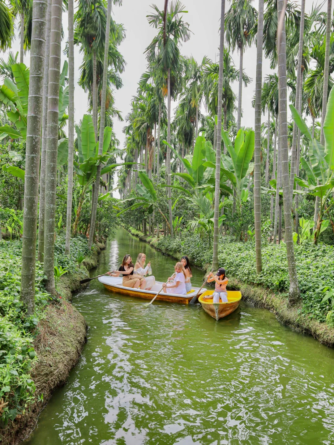 Bangkok-Noir Cafe and Hostel, a cup of coffee ☕️ and unlimited rainforest boating🚣